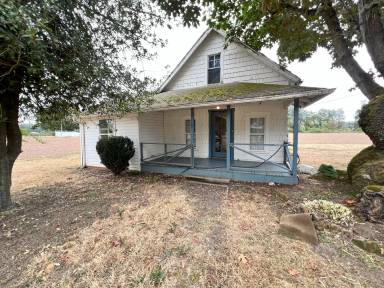 Main picture of 13738 Myers Ln S