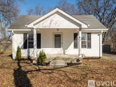 Main picture of 919 W Spring St