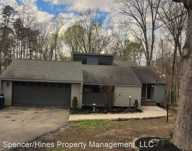 Main picture of 323 Seven Oaks Ln
