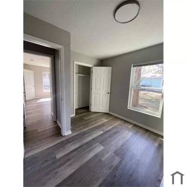 Main picture of 806 12th St E