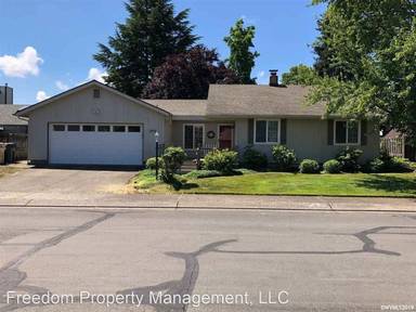 Main picture of 2432 40th Ave SE