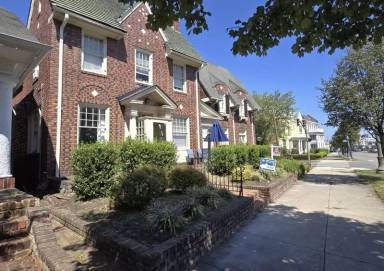 Main picture of 712 N Arthur Ashe Blvd