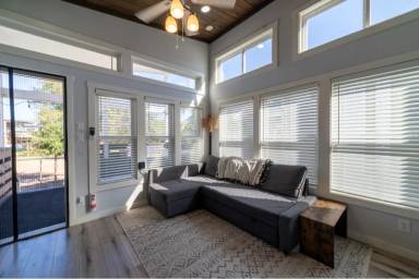 Main picture of 8220 Canoga Ave