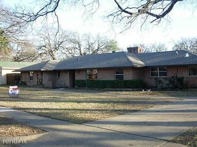 Main picture of 120 E Highland Dr