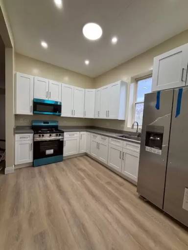 Main picture of 645 N Avers Ave