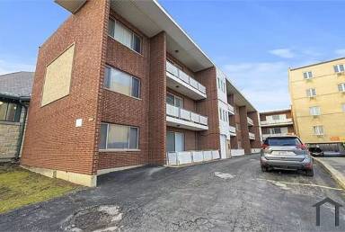 Main picture of 2040 W 111th St