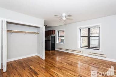 Main picture of 815-23 W Cornelia Ave
