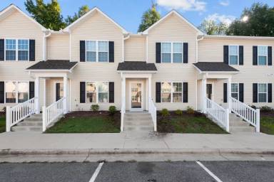 Main picture of Cross Creek Circle Apartments