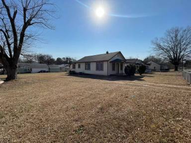 Main picture of 2802 Poplar St