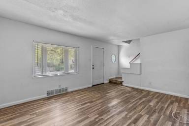 Main picture of 8817 Blewett Ave
