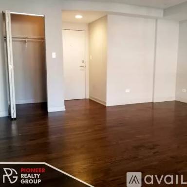 Main picture of 6119 N Kenmore Ave