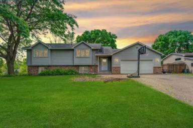Main picture of 7109 Polaris Ln N