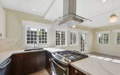 Main picture of 1100 Lombard St