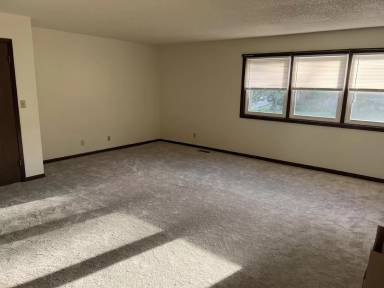 Main picture of 524 Breezy Point Dr