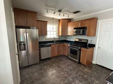 Main picture of 105 Leo Ave