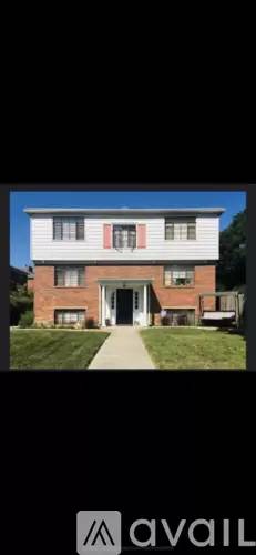 Main picture of 933 Broadview Blvd S