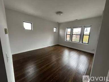 Main picture of 5626 N Clark St