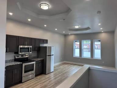 Main picture of 1131 S 52nd St