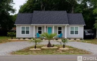 Main picture of 304 W Oak Island Dr