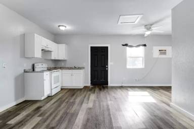 Main picture of 438 S San Joaquin Ave