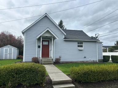 Main picture of 900 Front St