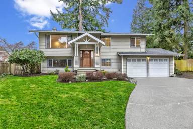 Main picture of 6903 133rd Ct NE