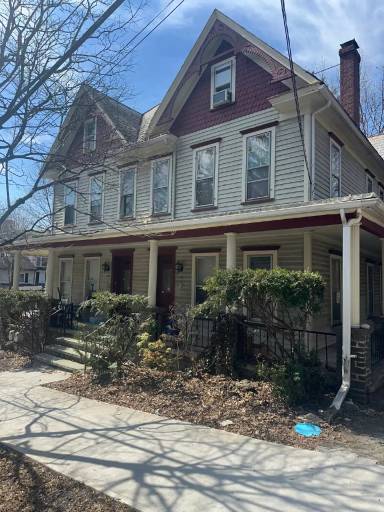 Main picture of 113 N 6th St