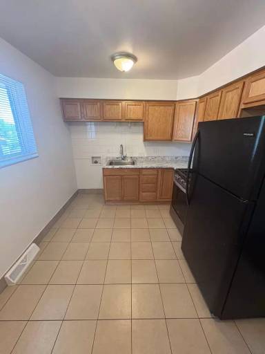 Main picture of 3824 S King St