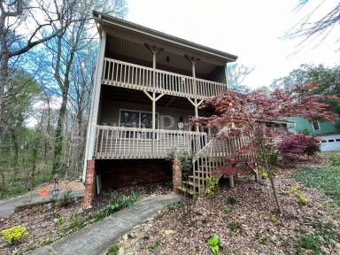 Main picture of 142 Woodbriar Rd