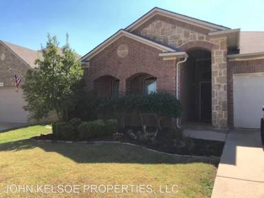 Main picture of 3309 Hornbeam St
