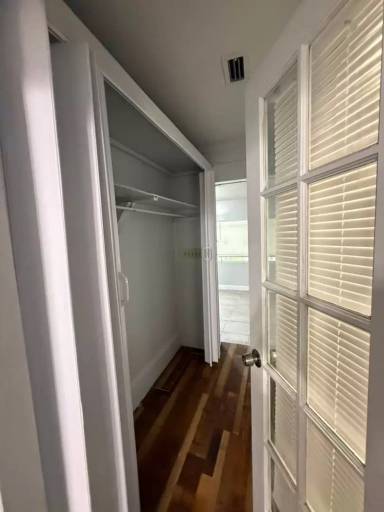 Main picture of 110 W 32nd St