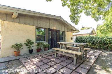 Main picture of 1016 Hackberry Ave