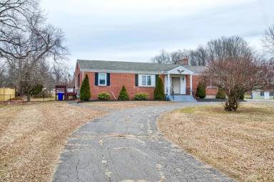 Main picture of 1655 King St