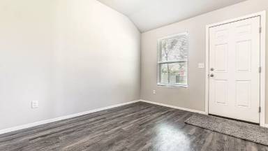 Main picture of 5016 W Colfax Loop