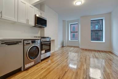 Main picture of 348 W 47th St