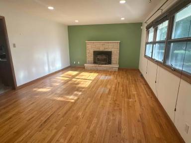Main picture of 1027 SW Crest Dr