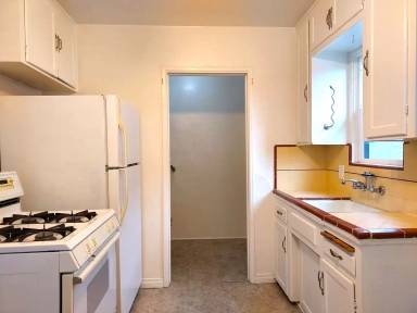 Main picture of 2449 Boundary St
