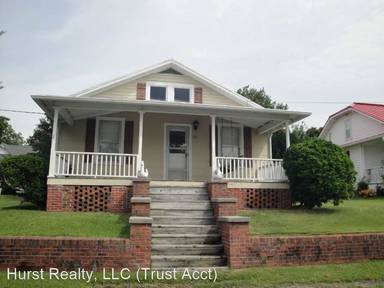 Main picture of 214 S Elm St