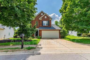 Main picture of 261 Highgate Cir