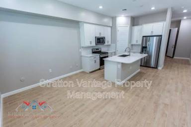 Main picture of 5026 E Hartford Ave
