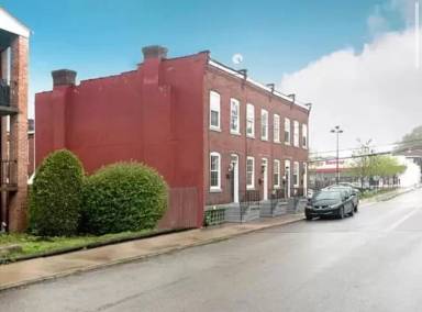 Main picture of 4637 Plummer St