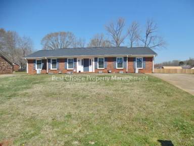 Main picture of 104 Colebrook Ct