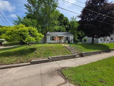 Main picture of 1600 Ferry St
