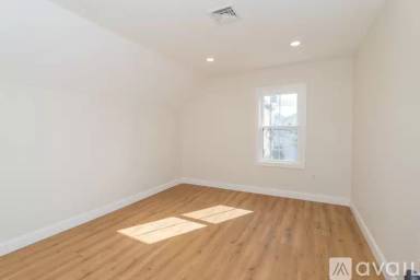 Main picture of 84 Pembroke Ave