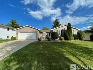 Main picture of 208 Greenleaf Dr