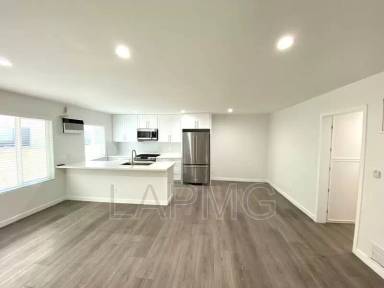 Main picture of 3666 Watseka Ave