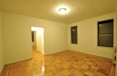 Main picture of 3239 Rochambeau Ave