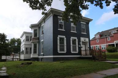Main picture of 923 N 7th St