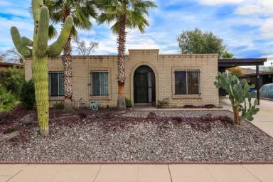 Main picture of 2191 S Sunburst Dr