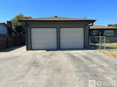 Main picture of E Cypress Ave